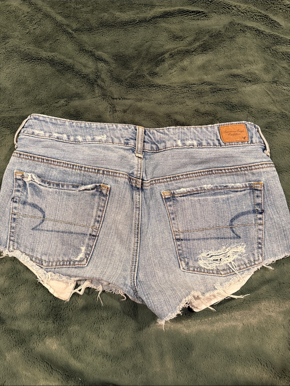AEO Distressed Jeans (Size 6) - Picture 6 of 7